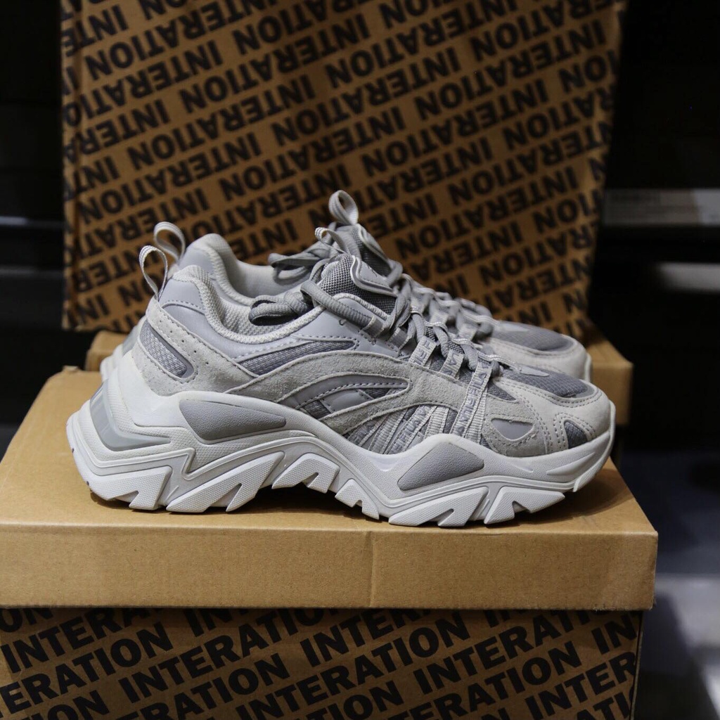 Giày thể thao đế cao màu xám fla