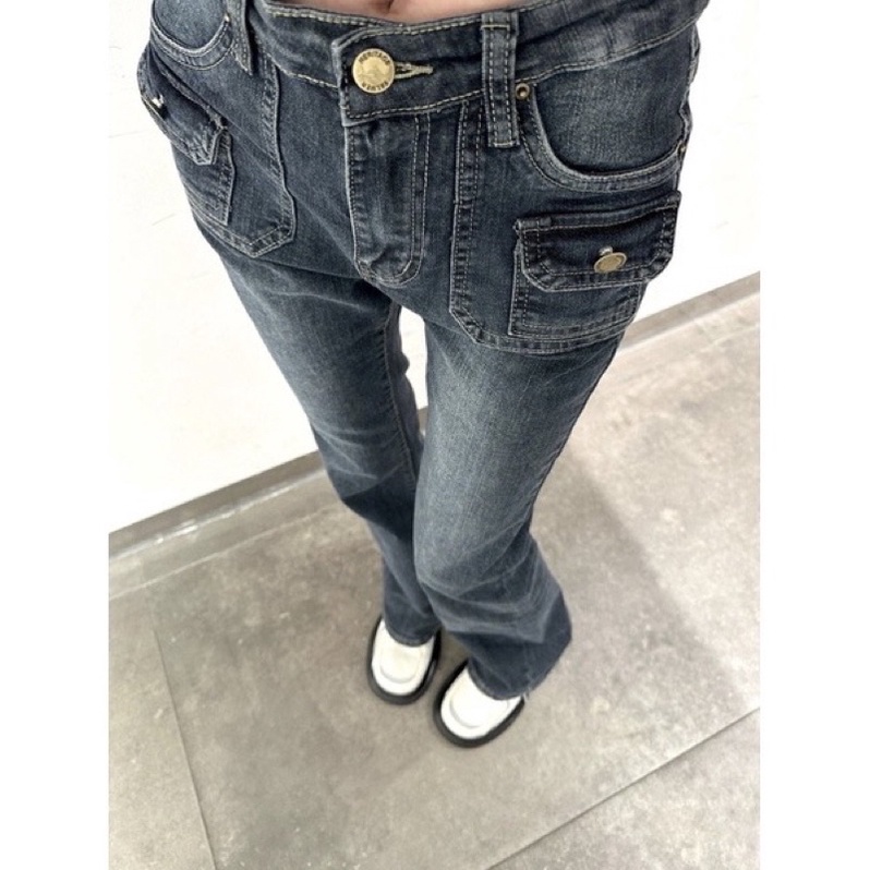Quần jeans nữ ống loe màu đậm loang cạp dưới rốn kiểu túi hộp bé 2 bên phong cách hàn quốc