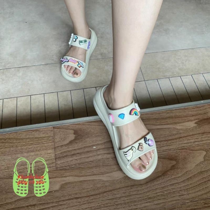 Dép Lê 2 quai Cross Band Classic Crush đé cao 7cm màu be cho nữ tặng 10 stic