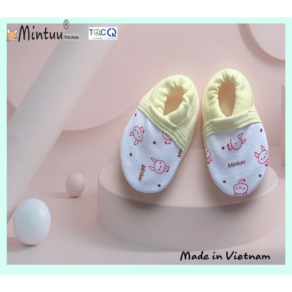 Giày 2 lớp cho bé sơ sinh trắng in bông thương hiệu MINTUU