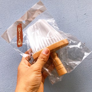 Chổi Phủi Tóc Cước Mềm Mại Cán Gỗ Thông Thụy Điển - Sản Phẩm Vệ Sinh Tóc Chất Lượng Cao Với Độ Bền Tối Ưu