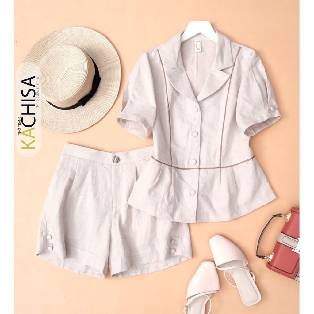 Đồ bộ nữ đùi linen phối nút bọc màu be áo cổ vest kẻ đỏ sọc trắng KACHISA 866SQE, set quần áo nữ trung niên dạo phố