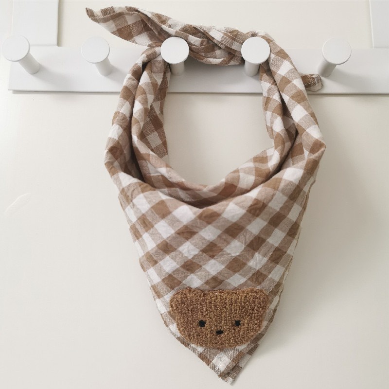 Khăn yếm tam giác chất liệu vải cotton mềm mại có Sticker gấu
