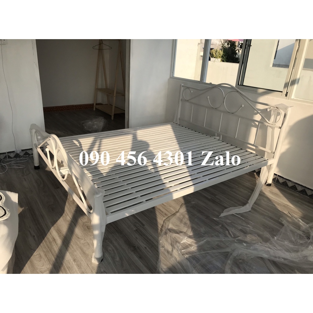 Giường sắt đơn mẫu cổ điển màu trắng thiết kế đơn giản giao lắp tận nhà HCM