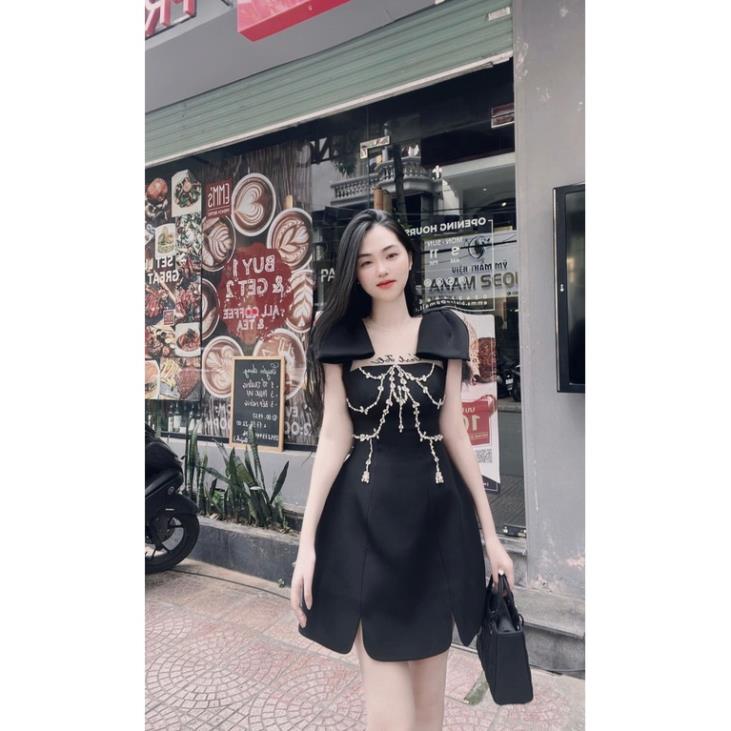 ĐẦM ĐEN ĐÍNH ĐÁ PHỐI LƯỚI NGỰC THÊU CHỮ