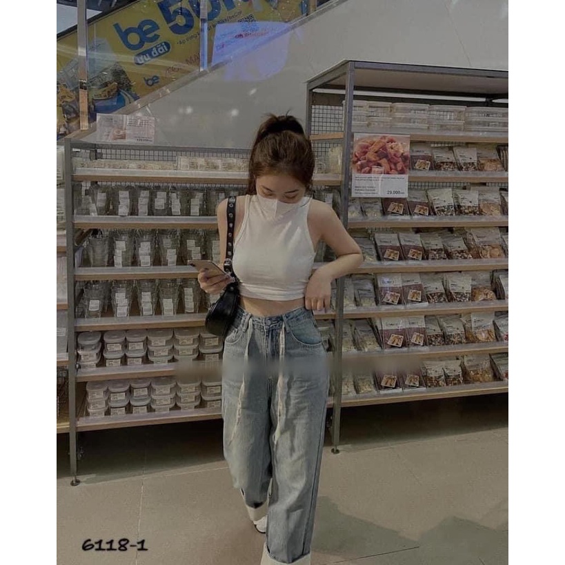 SET ÁO GÂN CỔ LỌ SÁT NÁCH TRẮNG + QUẦN SUÔNG JEAN SẮN GẤU (TH)