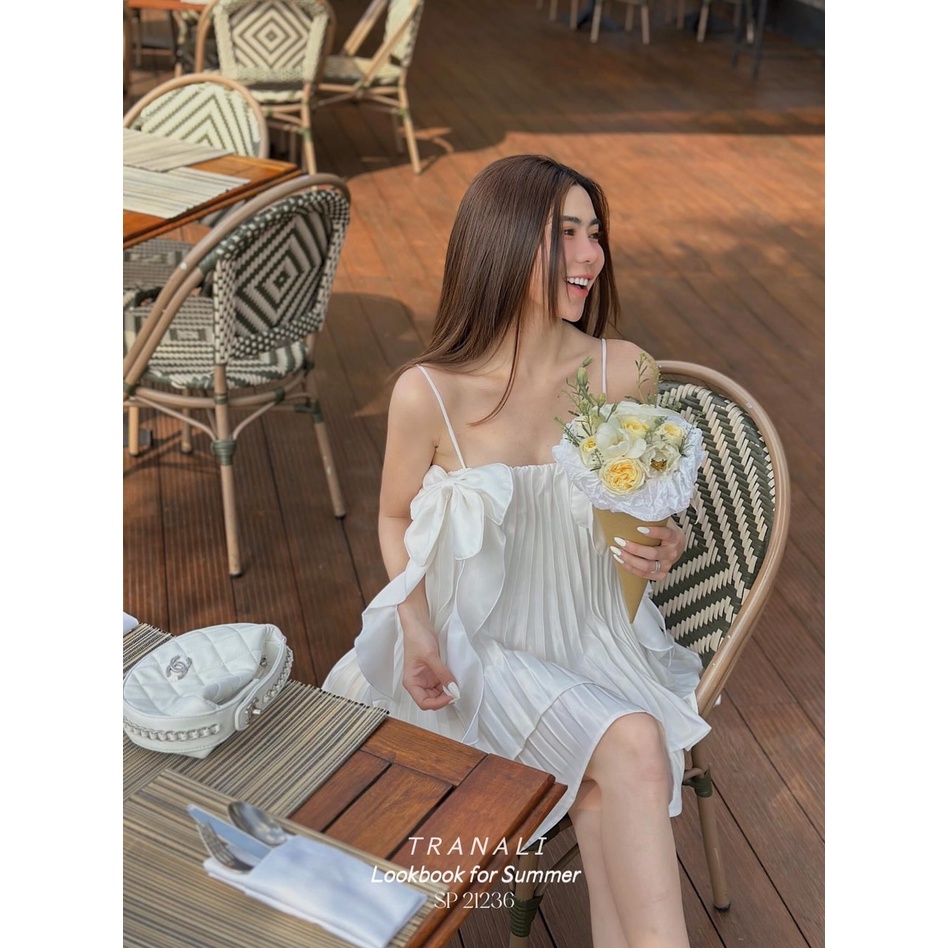 Đầm Suông Dập Ly Nơ Ngực