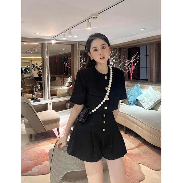 M292 - Set dạ xước áo croptop tay ngắn đính nút có túi quần short xếp ly