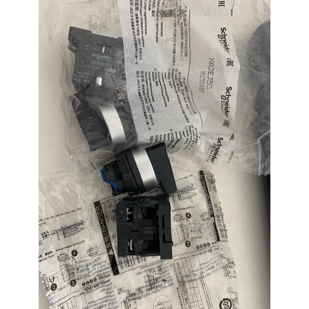 Công tắc 3 vị trí XA2EJ53 Schneider 2 NO, phi 22mm