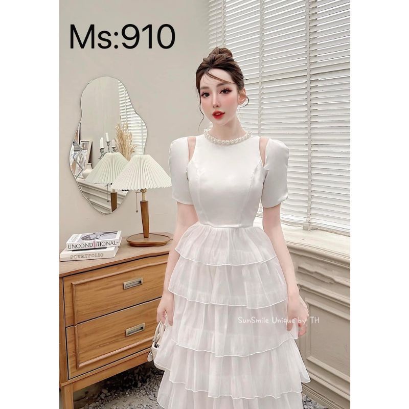 Đầm phối voan tầng cut out vai nút ngọc