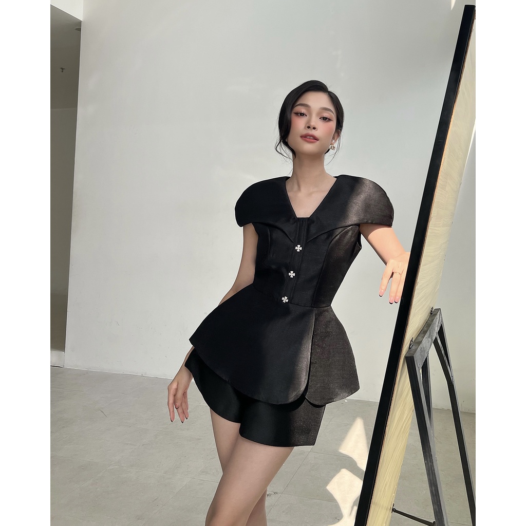 BBSTORE'S Áo Peplum Cổ V Phối Nút Hoa Đá Sang Trọng -A1748