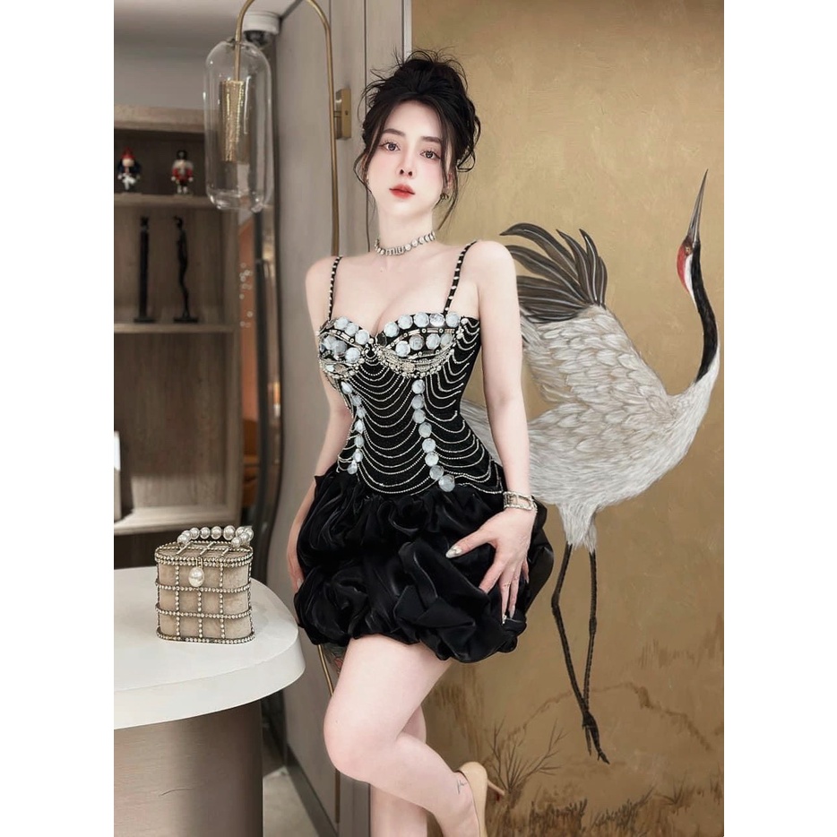 Đầm cao cấp. Có 1 màu. KÈm hình chụp thật 100%. Size dưới 54kg vừa. Đơn giản mà đẹp. Mua nhanh kẻo hết nha