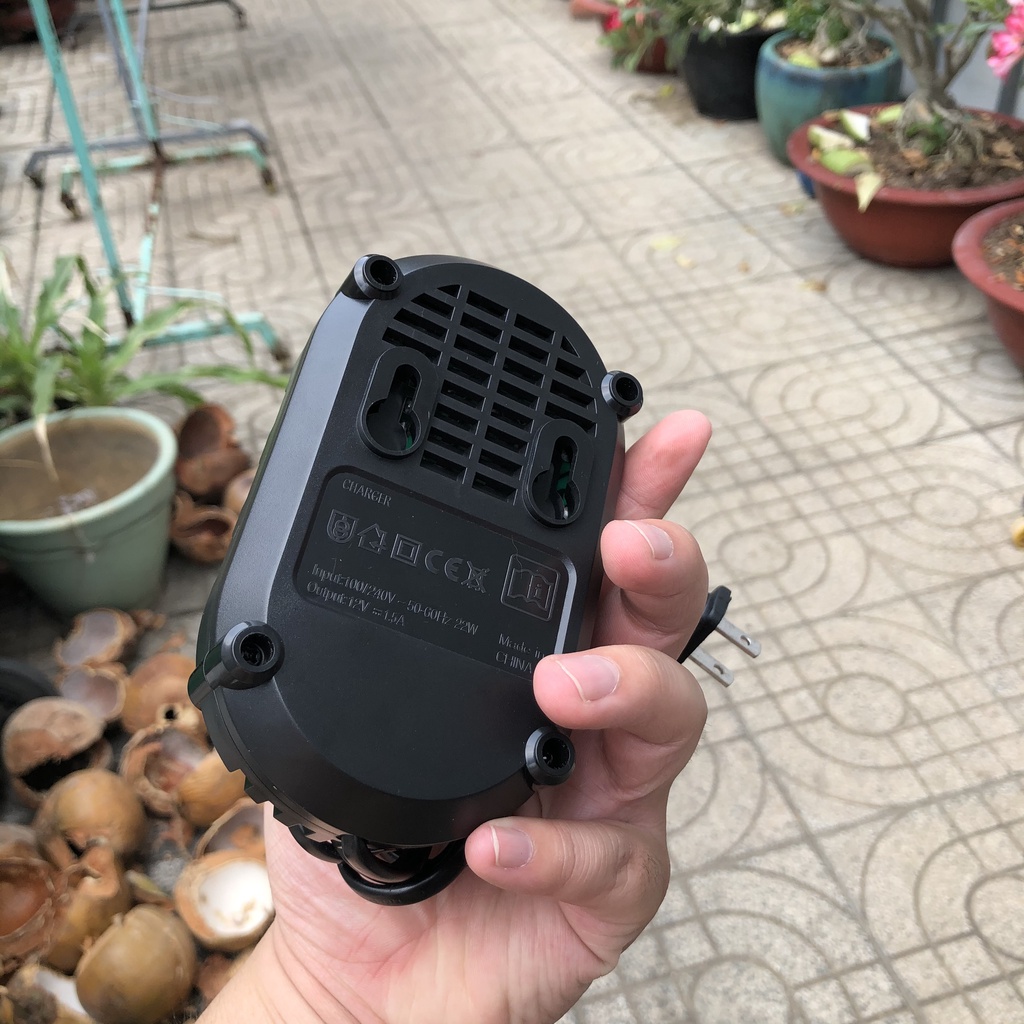 Sạc Makita 10.8v - 12v Li-ion mới 100%, sử dụng điện AC 220V
