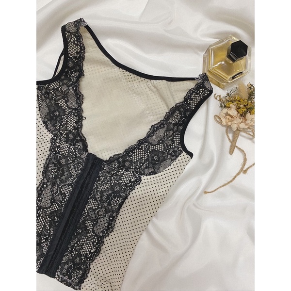 Áo định hình chấm bi đen 2hand