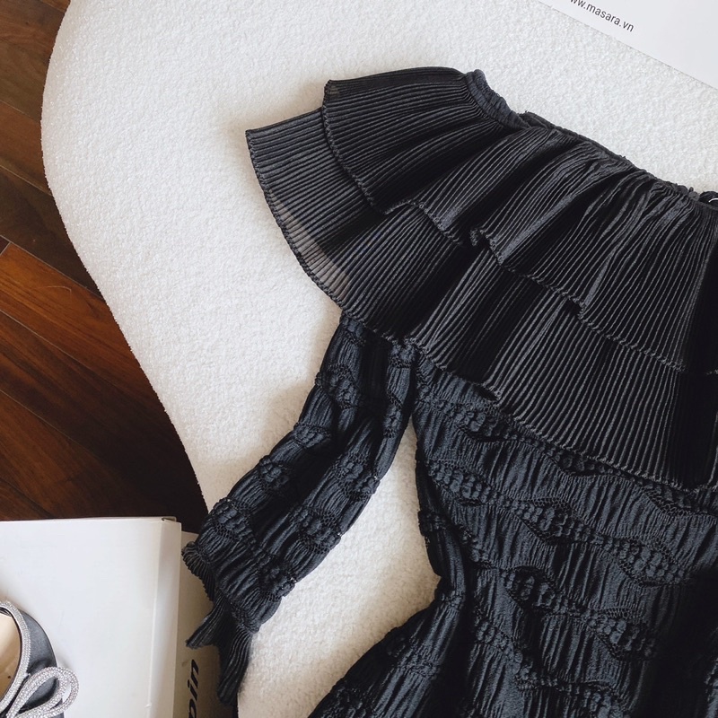 Đầm body midi ren trễ vai màu trắng/đen NÀNG CLOSET