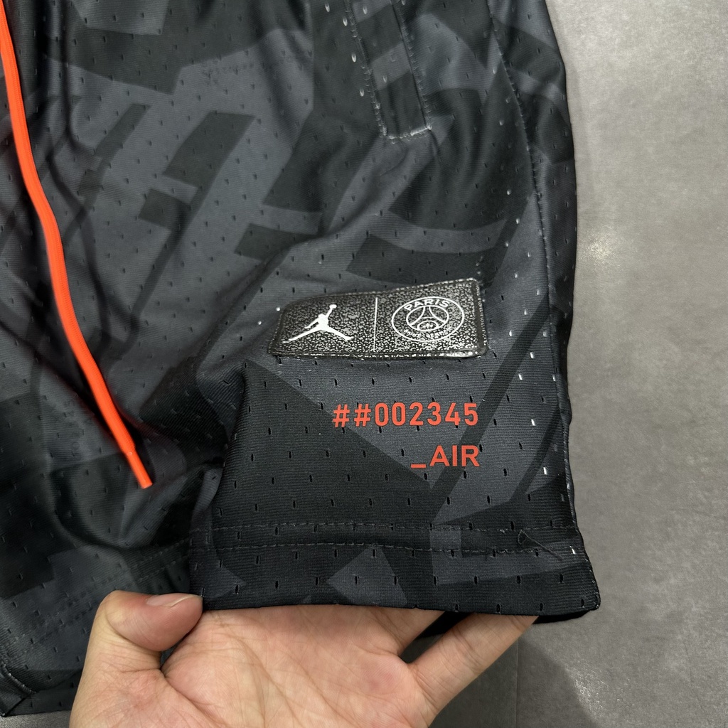 Siêu phẩm sét bộ thể thao nhà JO.DAN PSG cho các anh về kịp đầu hè 2023 với hai màu ghi và trắng dễ mặc.