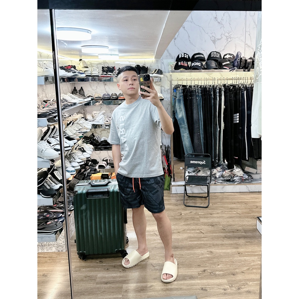 Siêu phẩm sét bộ thể thao nhà JO.DAN PSG cho các anh về kịp đầu hè 2023 với hai màu ghi và trắng dễ mặc.