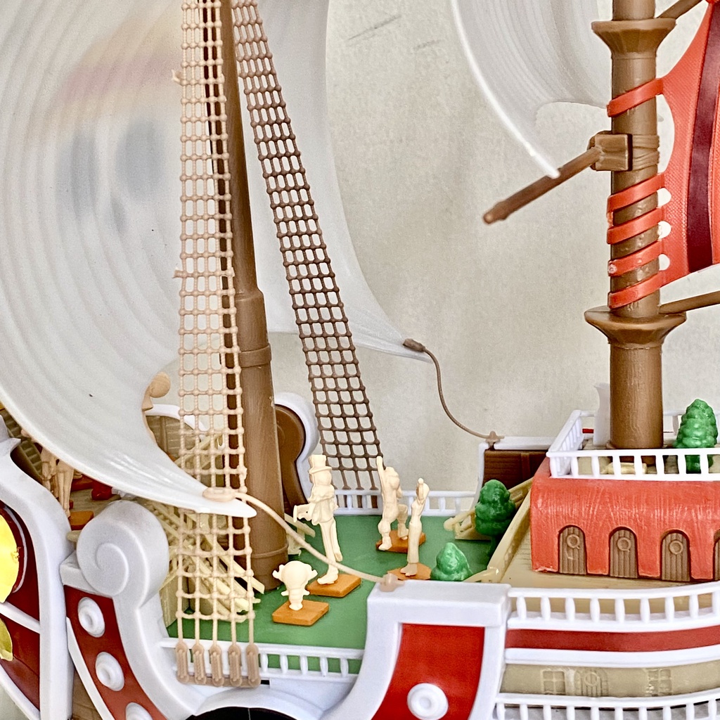 Mô hình con tàu Thousand Sunny của băng mũ Rơm - Thousand Sunny cao 34CM - Mô hình lắp ghép tàu Thousand Sunny