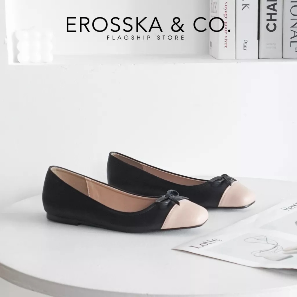 Erosska - Giày búp bê nữ đế bệt mũi tròn đính nơ xinh xắn màu kem phối bò _ EF014