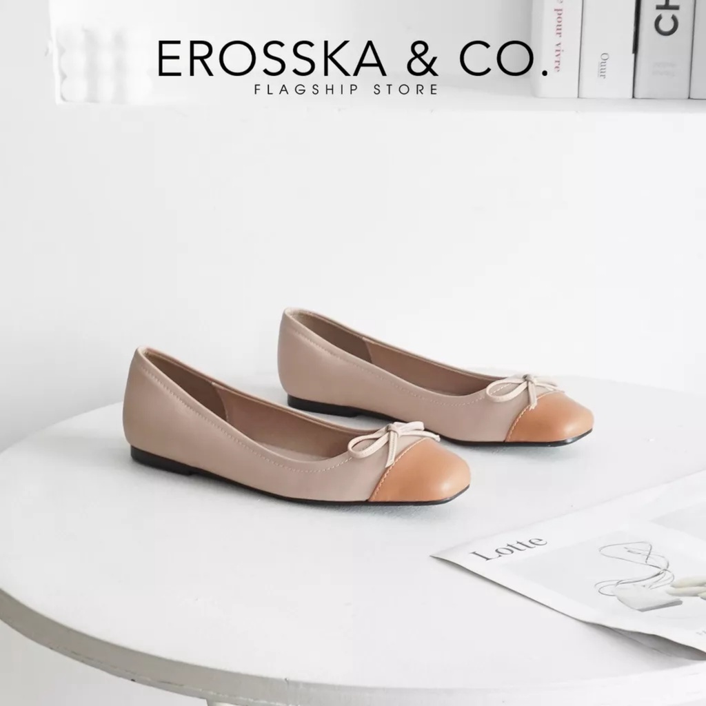 Erosska - Giày búp bê nữ đế bệt mũi tròn đính nơ xinh xắn màu kem phối bò _ EF014