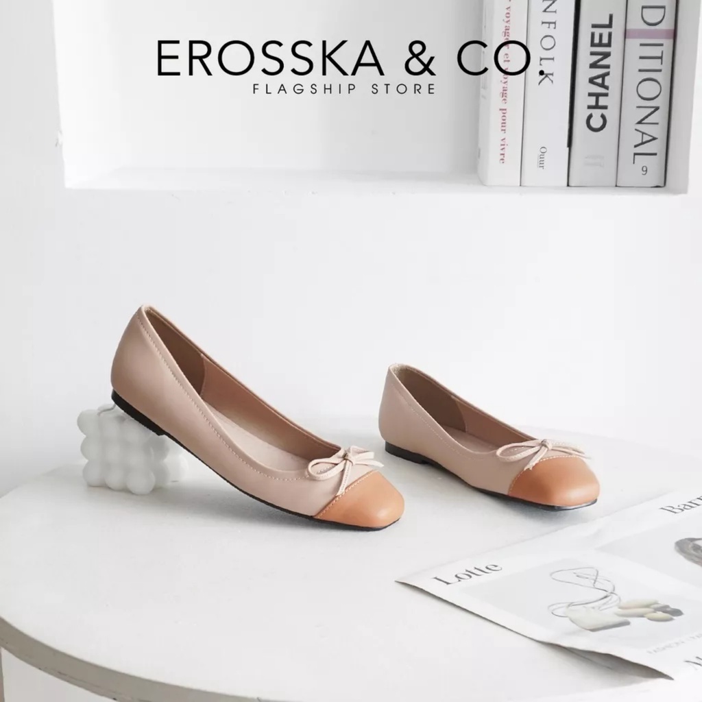 Erosska - Giày búp bê nữ đế bệt mũi tròn đính nơ xinh xắn màu kem phối bò _ EF014