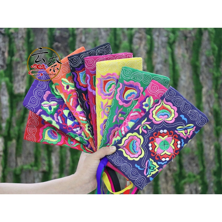 Ví Cầm Tay Họa Tiết Sọc Thời Trang 2023 2N031