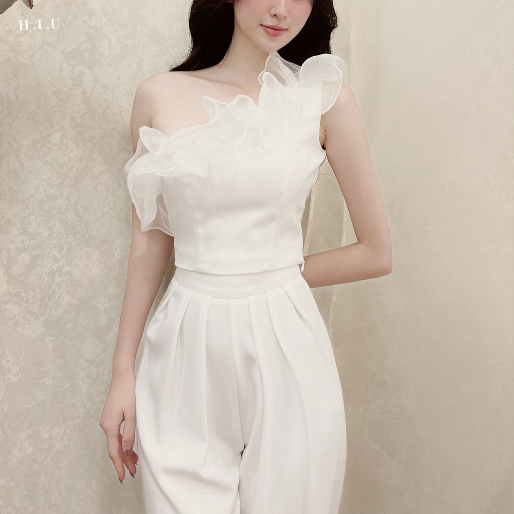 Áo kiểu nữ lệch vai trắng nhún bèo voan phối 2 lớp Sea Croptop H.I.U Fashion ,  Vải chéo ý dày dặn ko nhàu chuẩn form | BigBuy360 - bigbuy360.vn