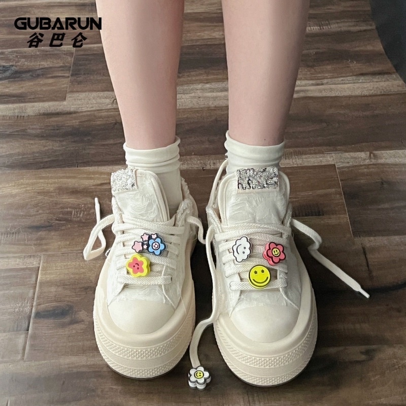 Giày sneaker đế độn Muffin nhỏ kèm sticker
