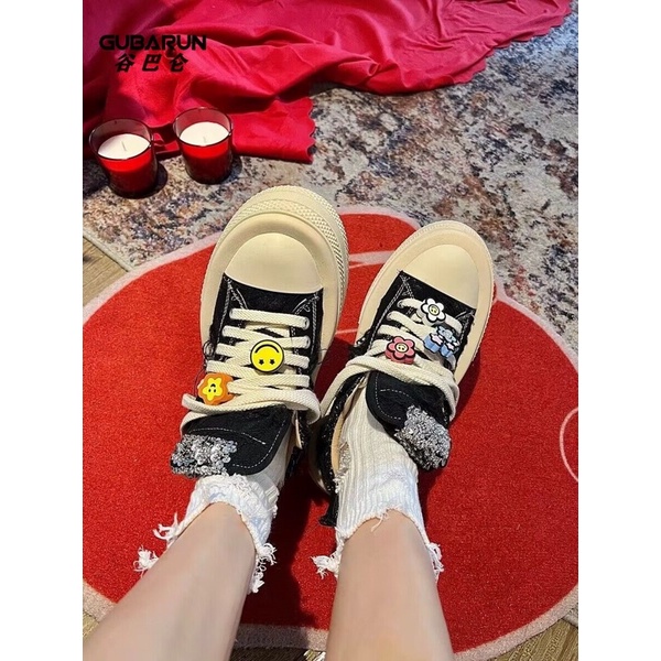 Giày sneaker đế độn Muffin nhỏ kèm sticker