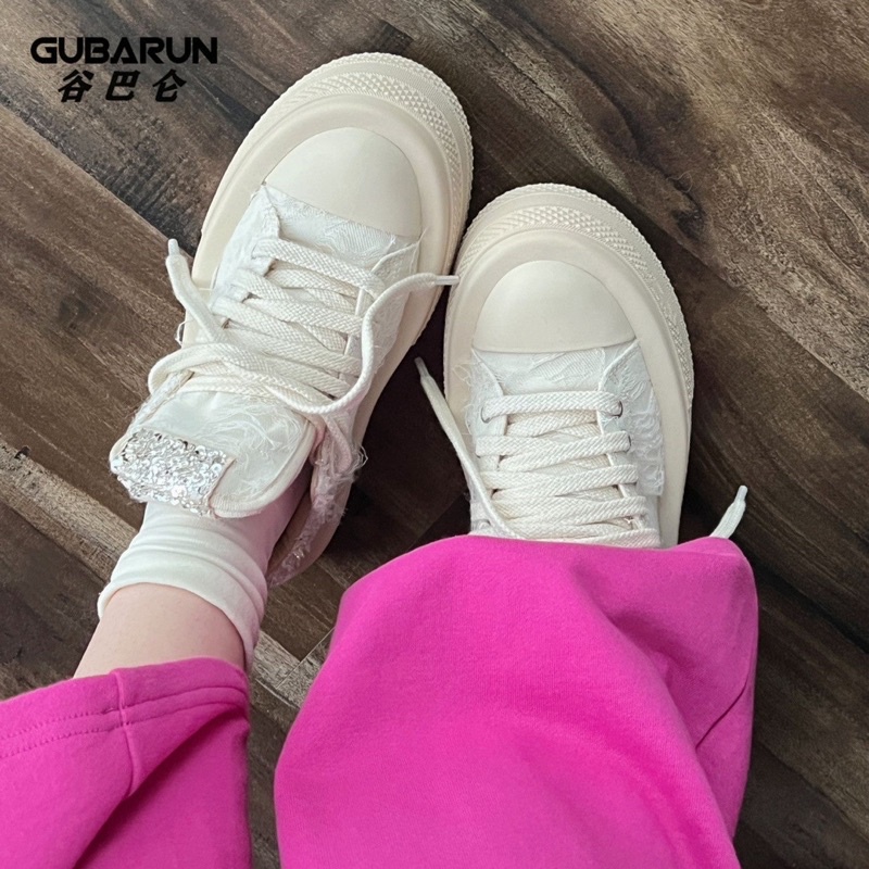 Giày sneaker đế độn Muffin nhỏ kèm sticker
