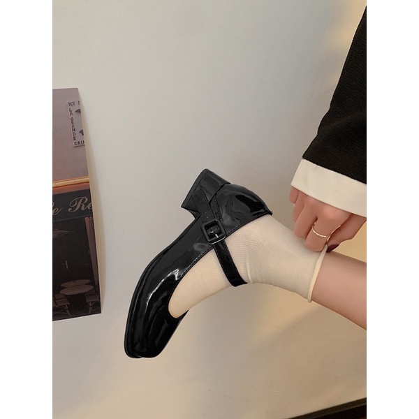 Giày búp bê có quai Mary Jane đen bóng da PU mũi vuông đế cao 4cm Yannie Lolita