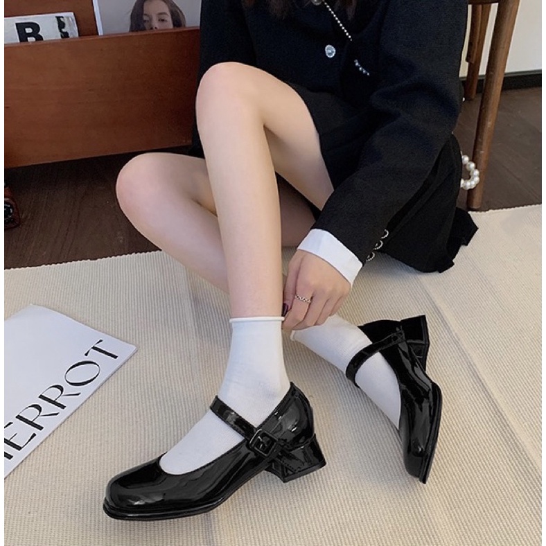 Giày búp bê có quai Mary Jane đen bóng da PU mũi vuông đế cao 4cm Yannie Lolita