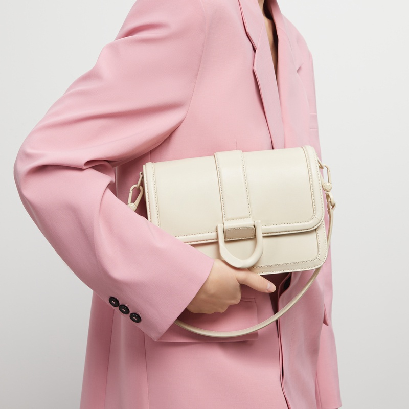 Charles and KEITH23 Xuân Hè / Mới SL2-80840528 Túi Đeo Chéo Nhỏ Hình Vuông Trang Trí Nút Thời Trang Cho Nữ