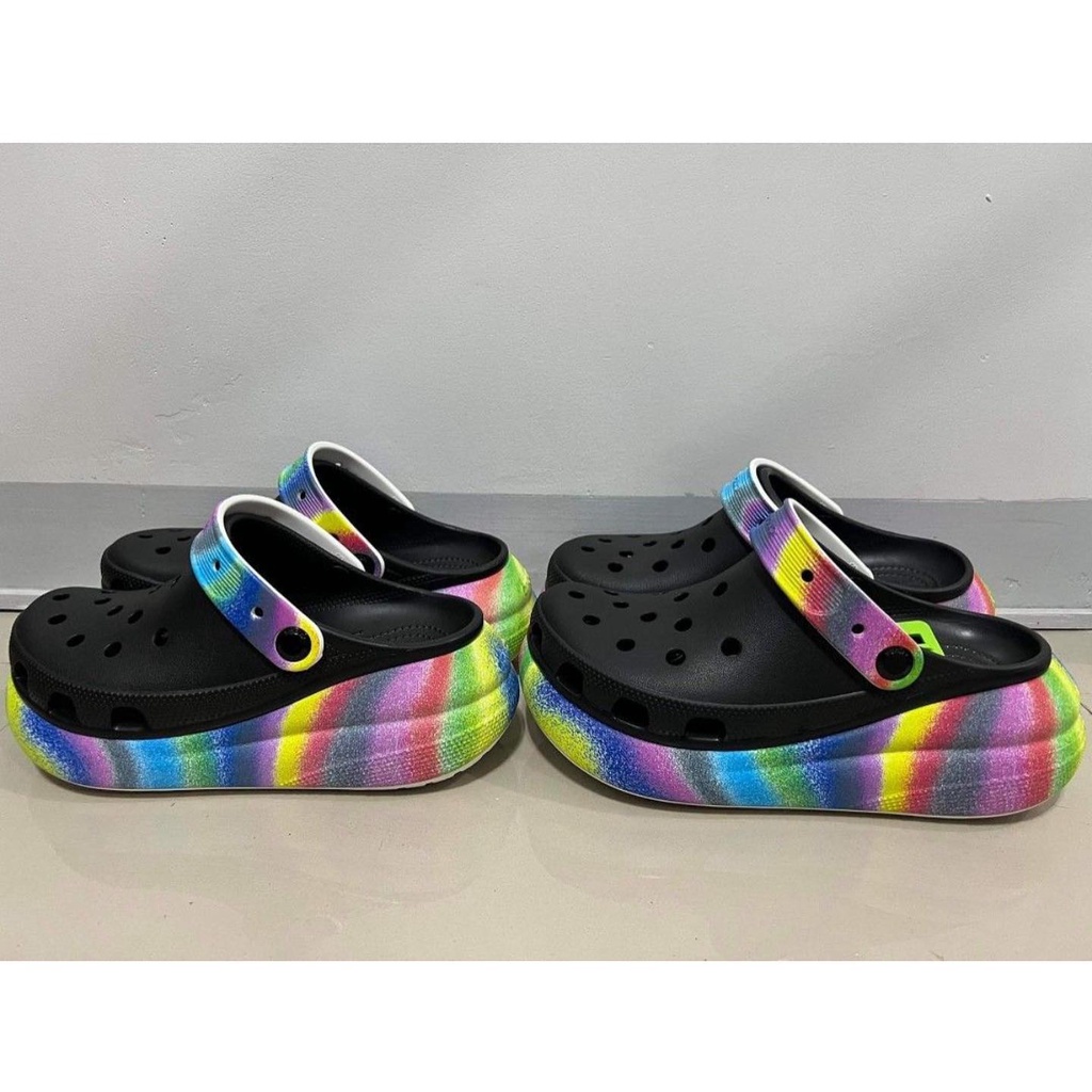 Dép Crocs Classic Crush Spray Dye Clog $60