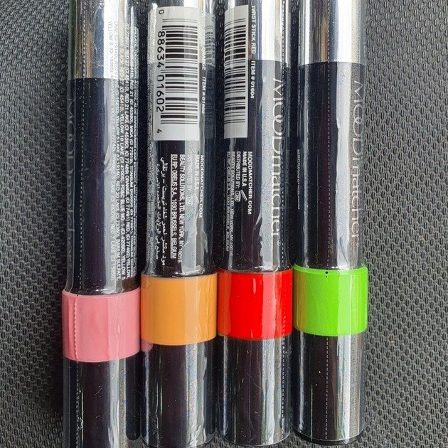Son gió Fran Wilson Moodmatcher Luxe Twist Sticks dạng bút chì - Mỹ 3,8gr