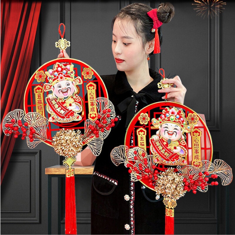 Vòng Treo Cửa Ông Thần Tài Lắc Lư Gọi Tài Lộc Cầu May Mắn, Dùng Pin Trang Trí Tết (Nhiều Mẫu)