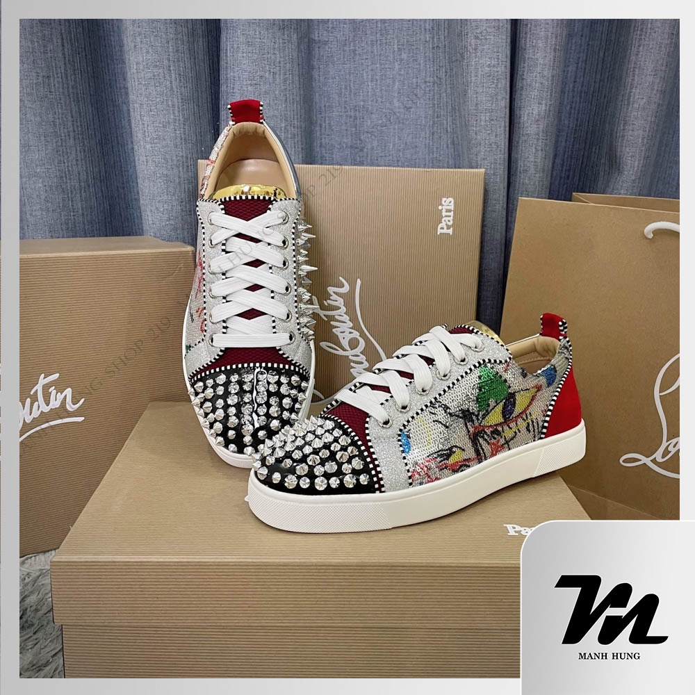 - Sneaker Louboutin Họa Tiết Cao Cấp Đính Hạt Cườm Đính Gai Gót Đỏ Full Box Loại 1 Qc Mạnh Hùng Shop 219