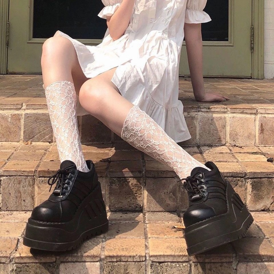 Tất ren nữ mềm mại kiểu dáng Lolita đáng yêu, Tất cổ cao trắng dập nổi họa tiết phong cách Hàn Quốc by.Lisa