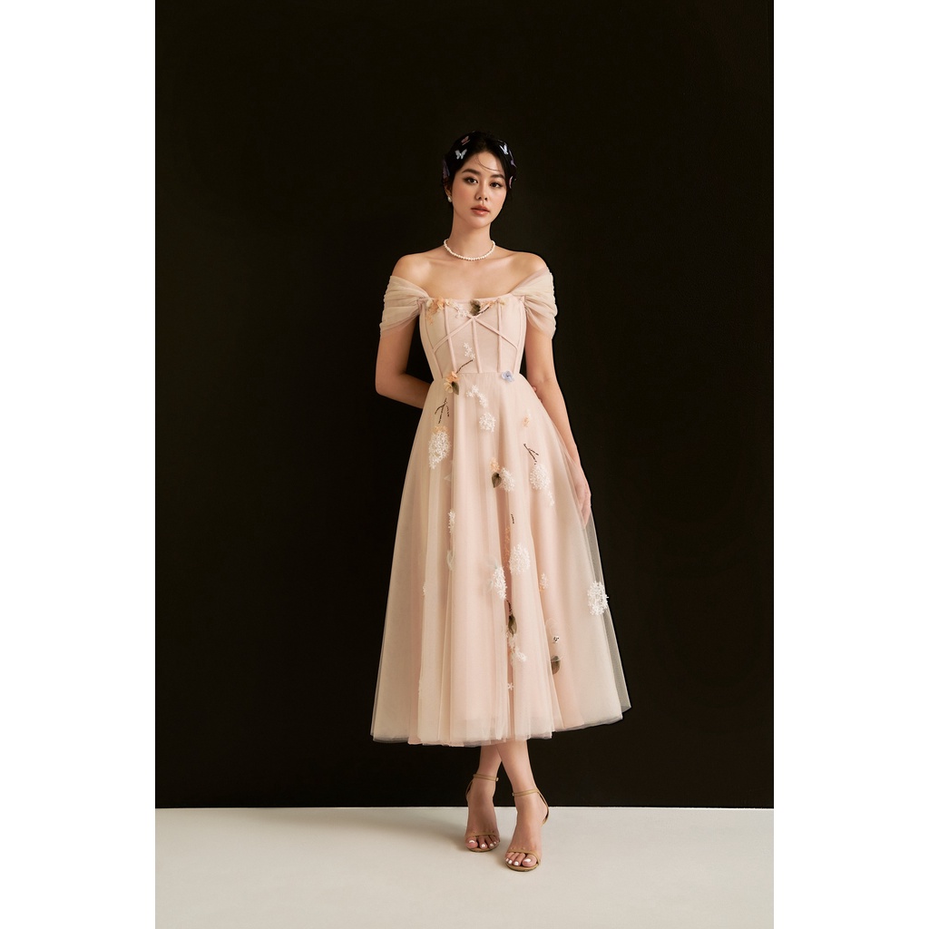 MAVEN - Váy hồng xoè phối lưới đính kết hoa Hailey Dress