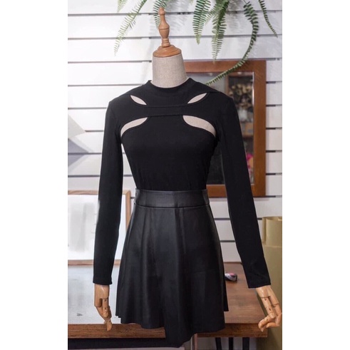F1181 Áo ôm body cut out ngực trên tay dài