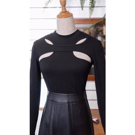 F1181 Áo ôm body cut out ngực trên tay dài