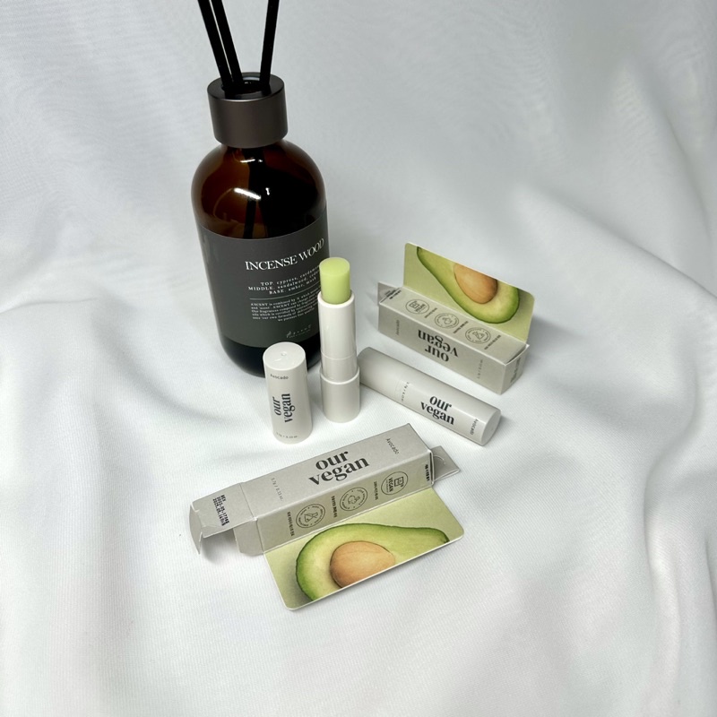 Son dưỡng thuần chay đổi màu 𝗠𝗔𝗡𝗬𝗢 𝗢𝘂𝗿 𝗩𝗲𝗴𝗮𝗻 𝗖𝗼𝗹𝗼𝗿 𝗟𝗶𝗽 𝗕𝗮𝗹𝗺 𝗚𝗿𝗲𝗲𝗻 𝗣𝗶𝗻𝗸 𝟯.𝟳𝗴