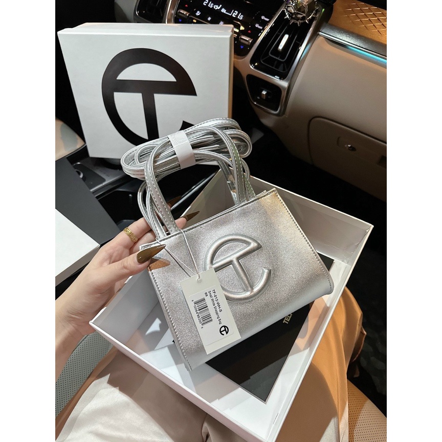 Túi xách Telfar niche TF màu bạc đang hot lắm ah