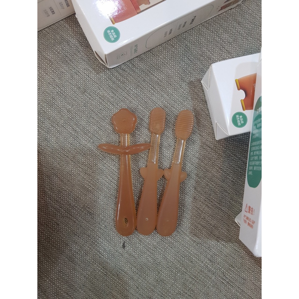 BỘ BÀN CHẢI ĐÁNH RĂNG+CHÀ LƯỠI+GẶM NƯỚU SILICON BEEDOLL CHO BÉ SS-18 THÁNG