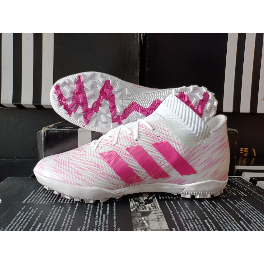 Giày đá bóng sân cỏ nhân tạo Adidas Nemeziz 18.3 TF