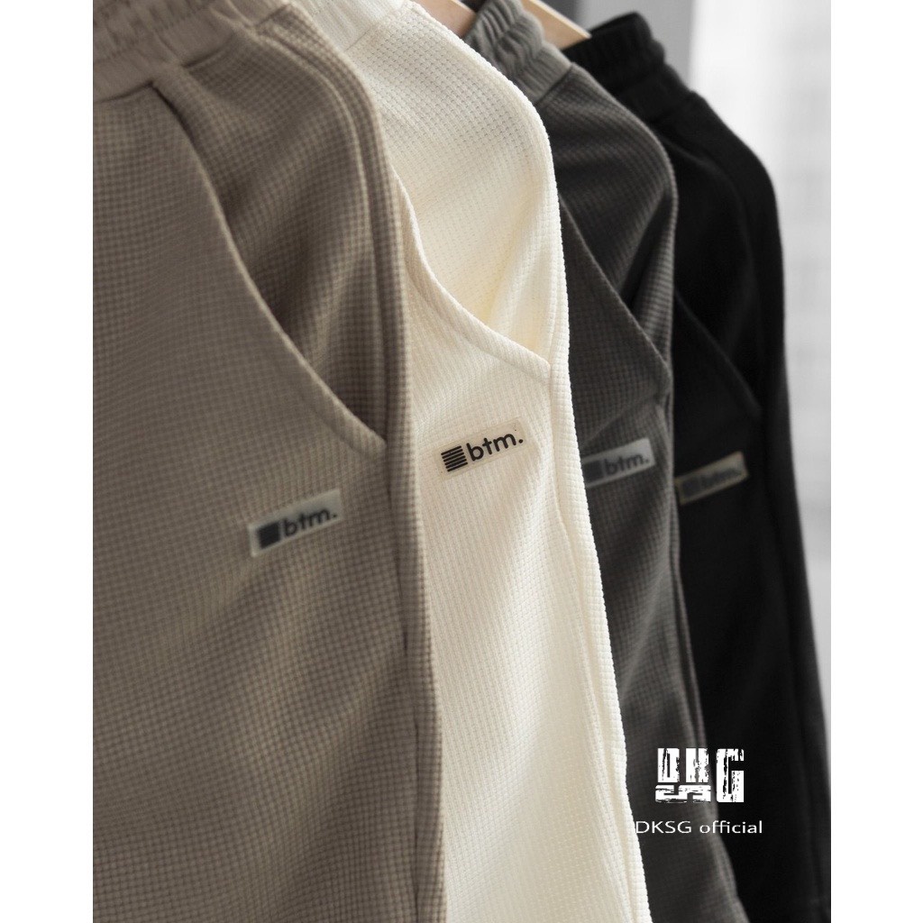 Quần Short Unisex Nam Nữ Logo Cao Su BTM Chất Tổ ong Thoáng Mát , Phong Cách Thể Thao