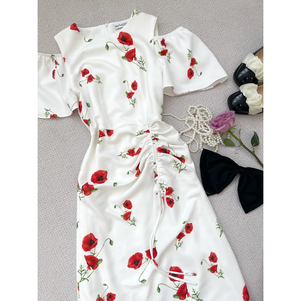 Váy CASTA họa tiết hoa poppy với thiết kế dây rút eo kết hợp cùng tay áo hở vai tính tế điệu đà