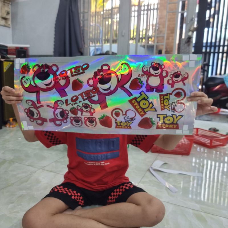 Combo sticker logo gấu dâu hồng dễ thương 7 màu 20x60cm trang trí xe máy