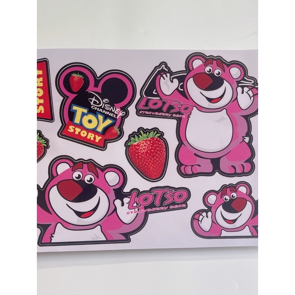 Set 7 logo tem gấu dâu, gấu Lotso đủ màu có sẵn keo dán.