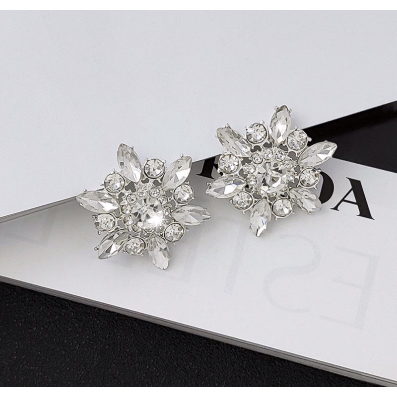 Tag cài đính đá